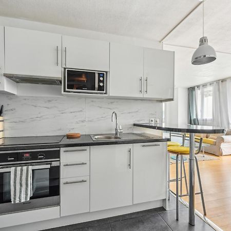 Chic And Comfortable Apart With Balcony Левалоа-Пере Екстериор снимка