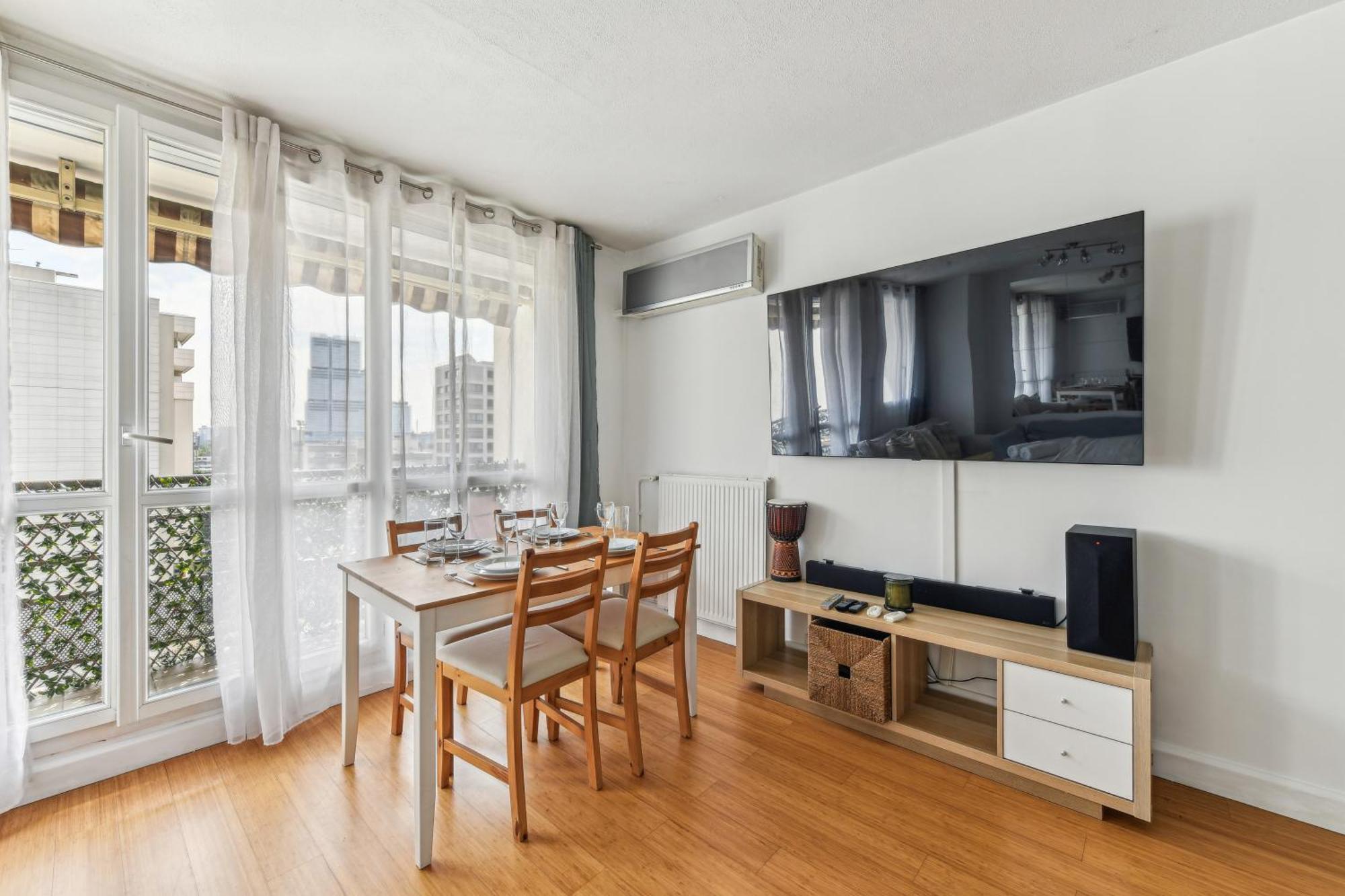 Chic And Comfortable Apart With Balcony Левалоа-Пере Екстериор снимка