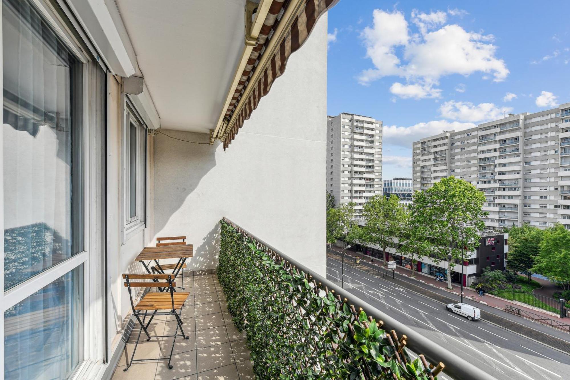 Chic And Comfortable Apart With Balcony Левалоа-Пере Екстериор снимка