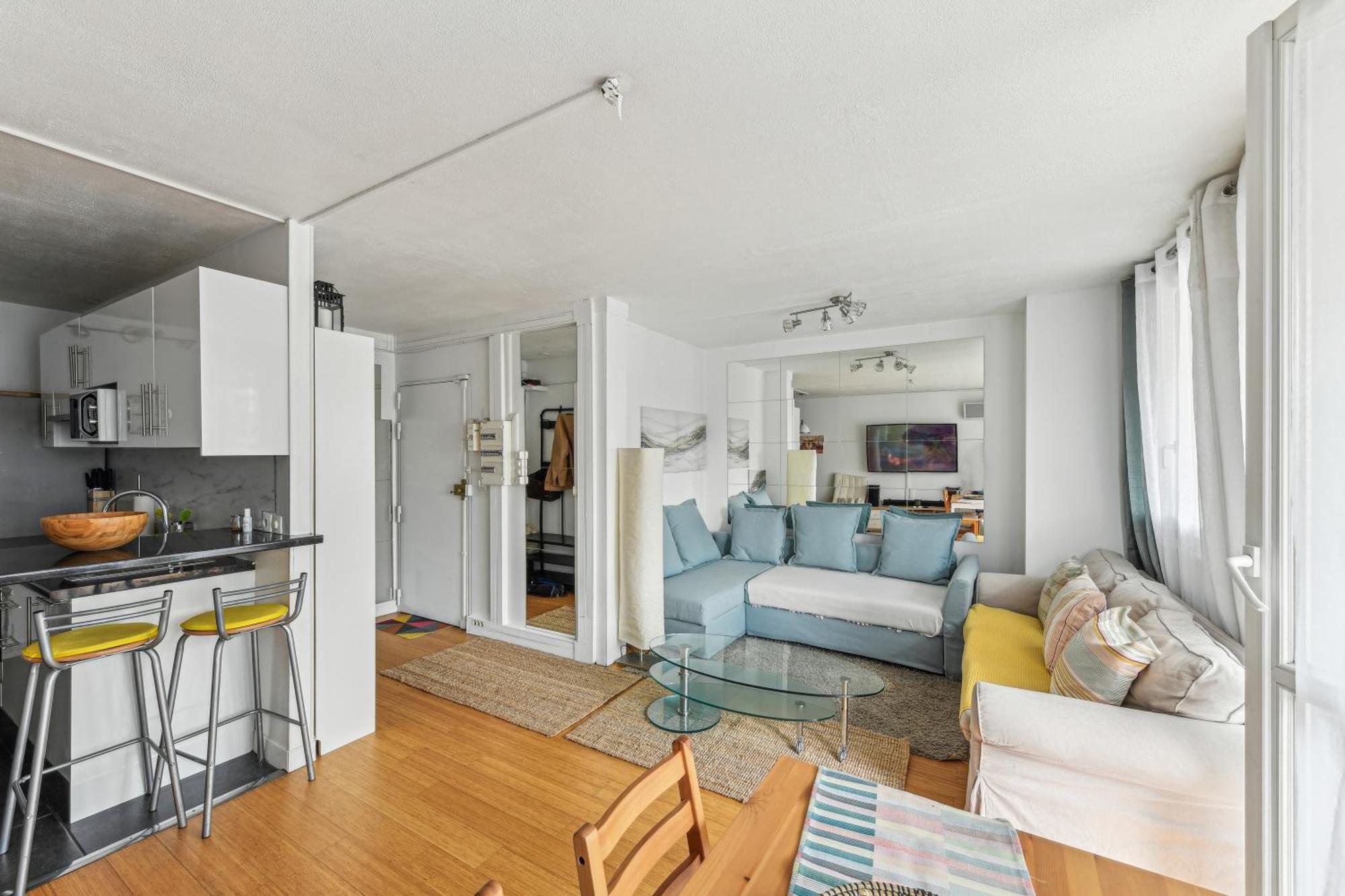 Chic And Comfortable Apart With Balcony Левалоа-Пере Екстериор снимка